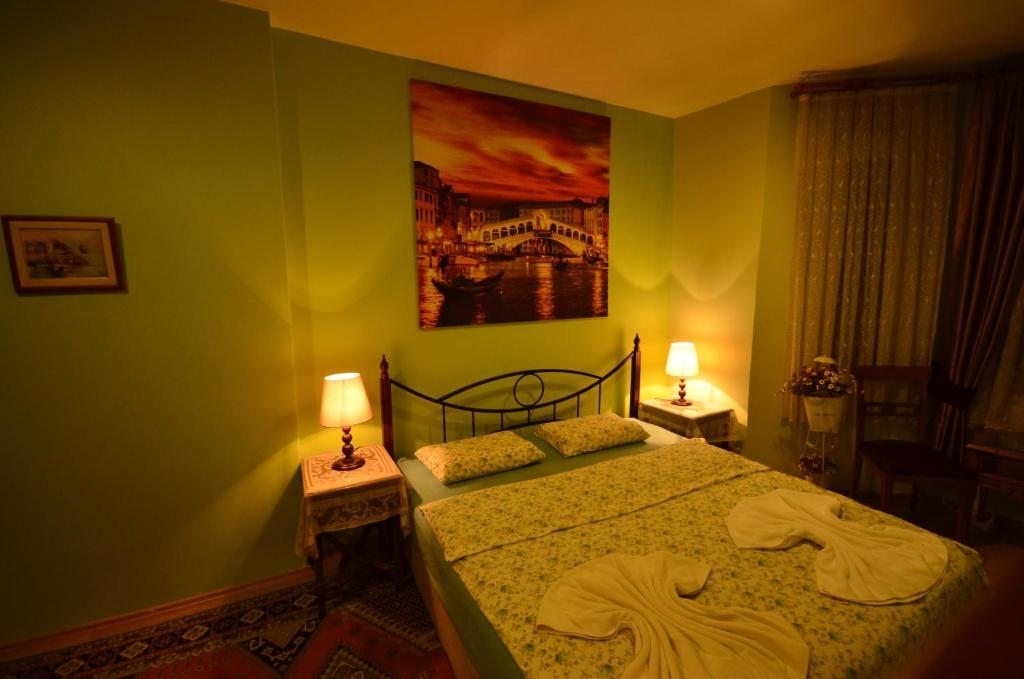 Двухместный (Двухместный номер Делюкс с 1 кроватью и видом на сад) хостела Station Hotel 34, Стамбул