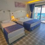 Трехместный (Трехместный номер Делюкс с видом на море), Marmaris Beach Hotel - Natalie's Beach Hotel