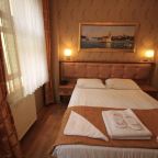 Двухместный (Двухместный номер эконом-класса с 1 двуспальной или 2 отдельными кроватями - Первый этаж), Tashkonak Studio Suites