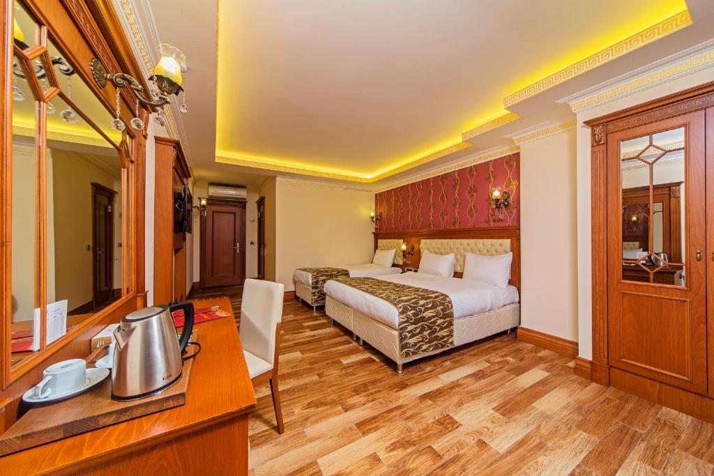 Трехместный (Трехместный номер Делюкс) отеля Lausos Palace, Стамбул