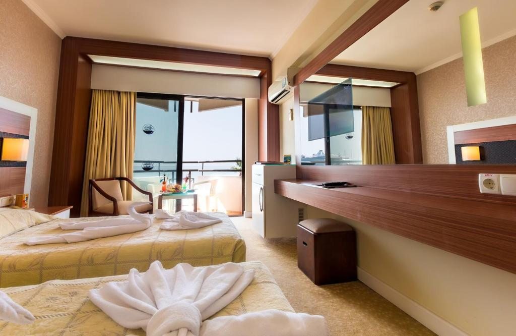 Двухместный (Двухместный номер с 1 кроватью или 2 отдельными кроватями и видом на море) отеля Derici, Кушадасы
