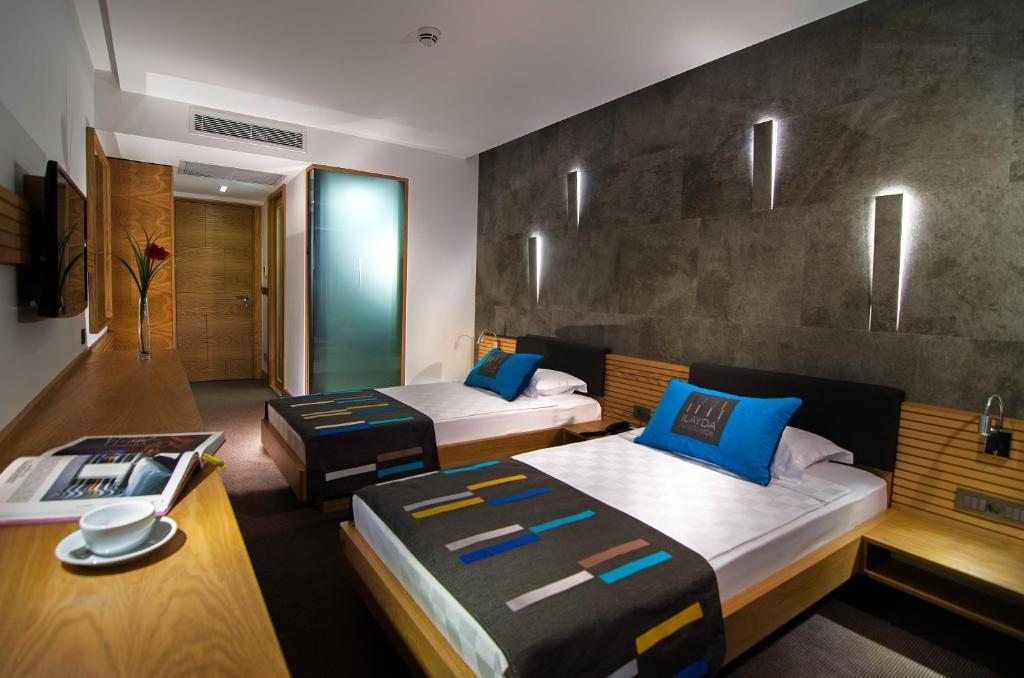 Двухместный (Двухместный номер с 2 отдельными кроватями и видом на город) отеля Ilayda Avantgarde, Кушадасы