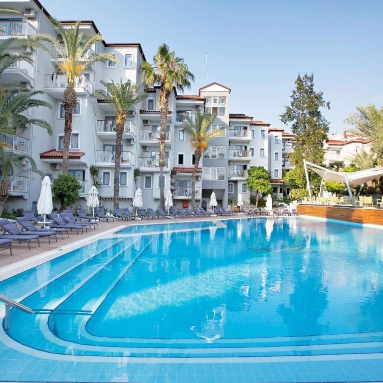 Сьюит (Люкс с видом на бассейн) отеля Sentido Marina Suites, Кушадасы