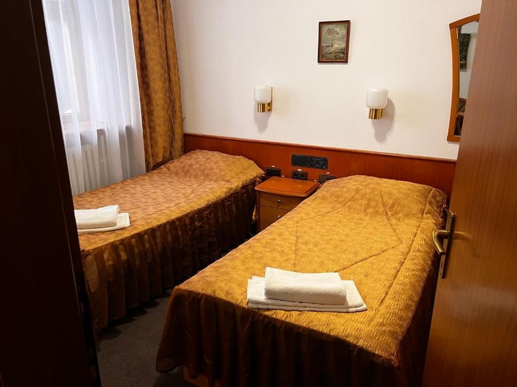 Двухместный (Двухместный номер с 2 отдельными кроватями) гостиницы Адрия, Мегион