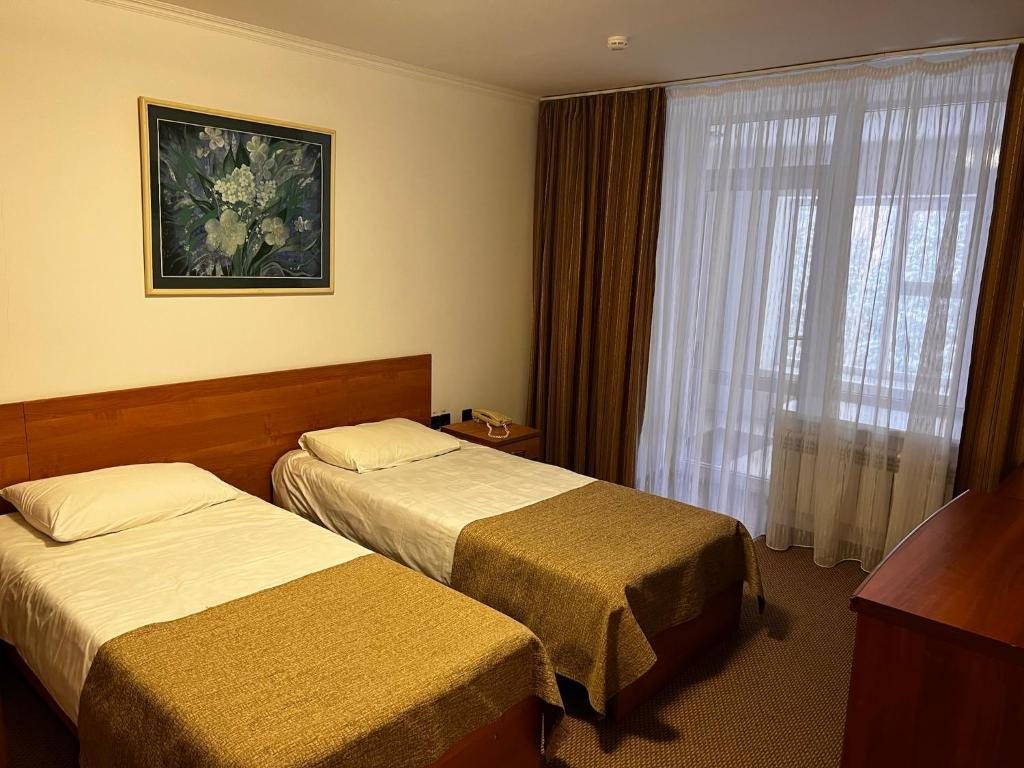 Двухместный (Улучшенный двухместный номер с 1 кроватью или 2 отдельными кроватями и террасой) гостиницы Адрия, Мегион
