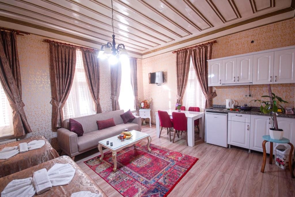 Апартаменты (Суперлюкс с 2 спальнями (для 6 взрослых) и кухней) апарт-отеля Alhambra Residence, Стамбул