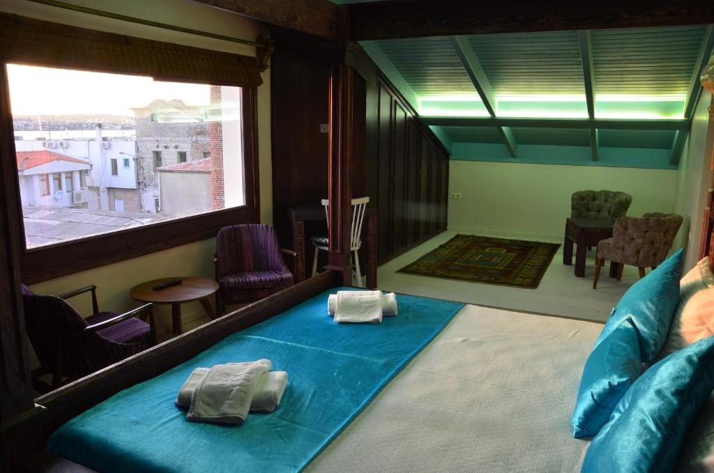 Сьюит (Люкс с кроватью размера «king-size» и видом на море) отеля Orchis Buti̇k Hotel, Айвалык