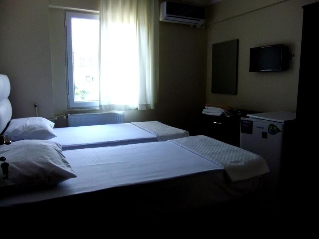 Двухместный (Двухместный номер с 1 кроватью и собственной ванной комнатой вне номера) отеля Uzunhan Hotel, Айвалык