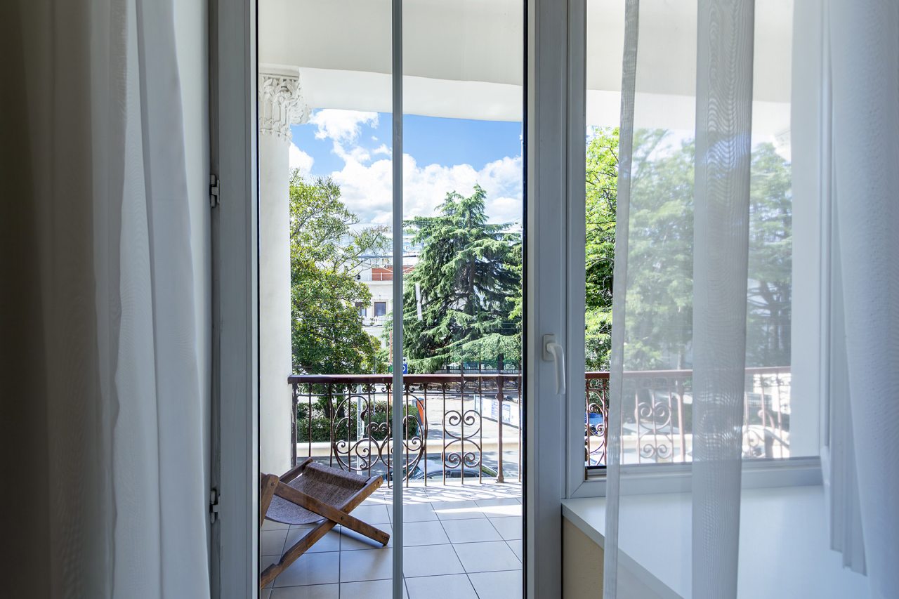 Семейный (Family +), Отель Бристоль