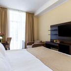 Семейный (Family +), Отель Бристоль