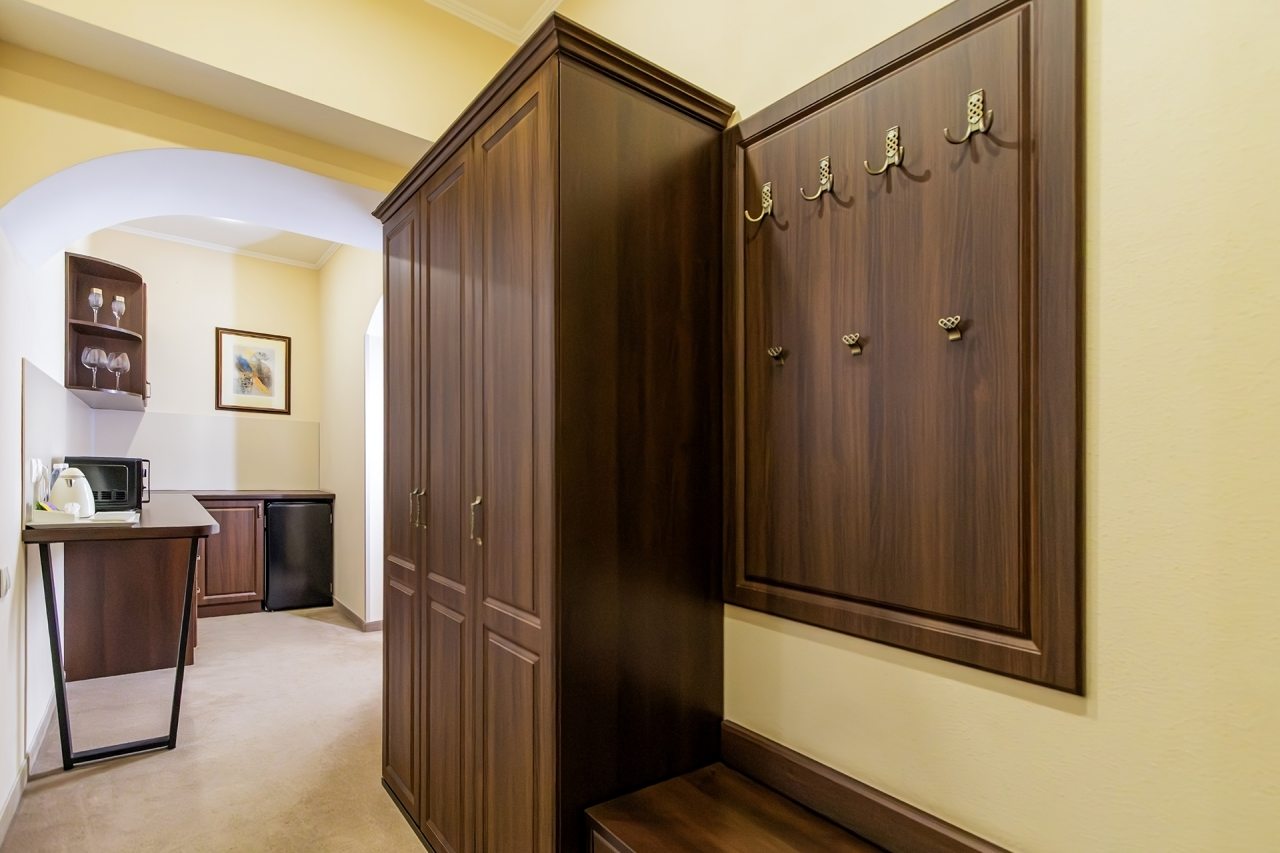 Семейный (Family +), Отель Бристоль