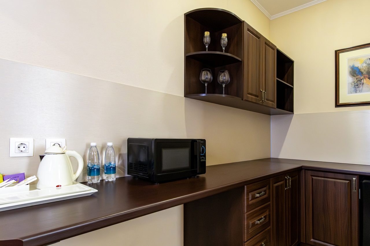 Семейный (Family +), Отель Бристоль