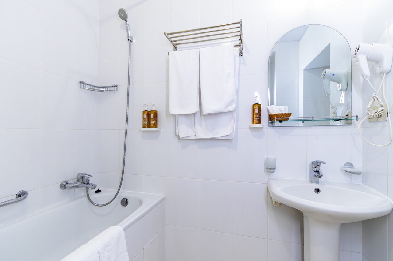 Семейный (Family +), Отель Бристоль