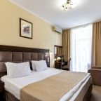 Семейный (Family +), Отель Бристоль