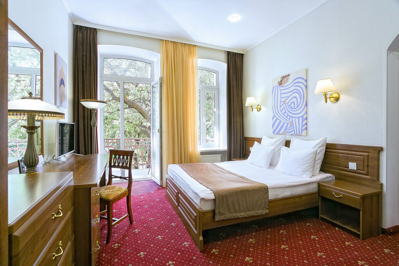 Люкс (Полулюкс), Отель Бристоль