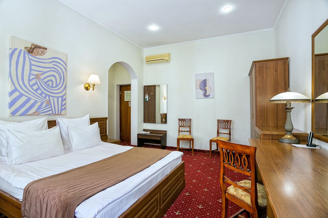 Люкс (Полулюкс), Отель Бристоль