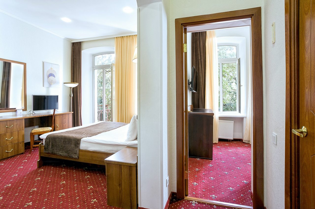 Люкс (Полулюкс), Отель Бристоль