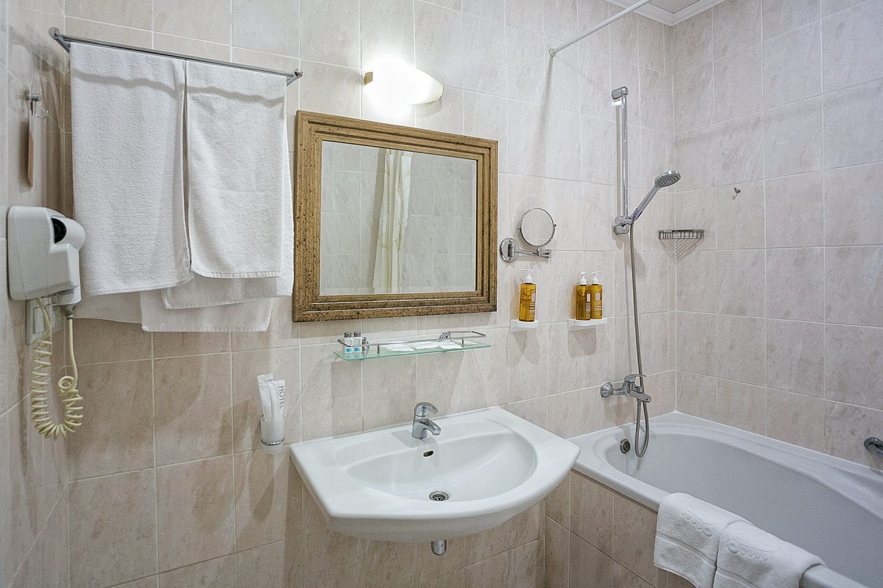 Люкс (Полулюкс), Отель Бристоль