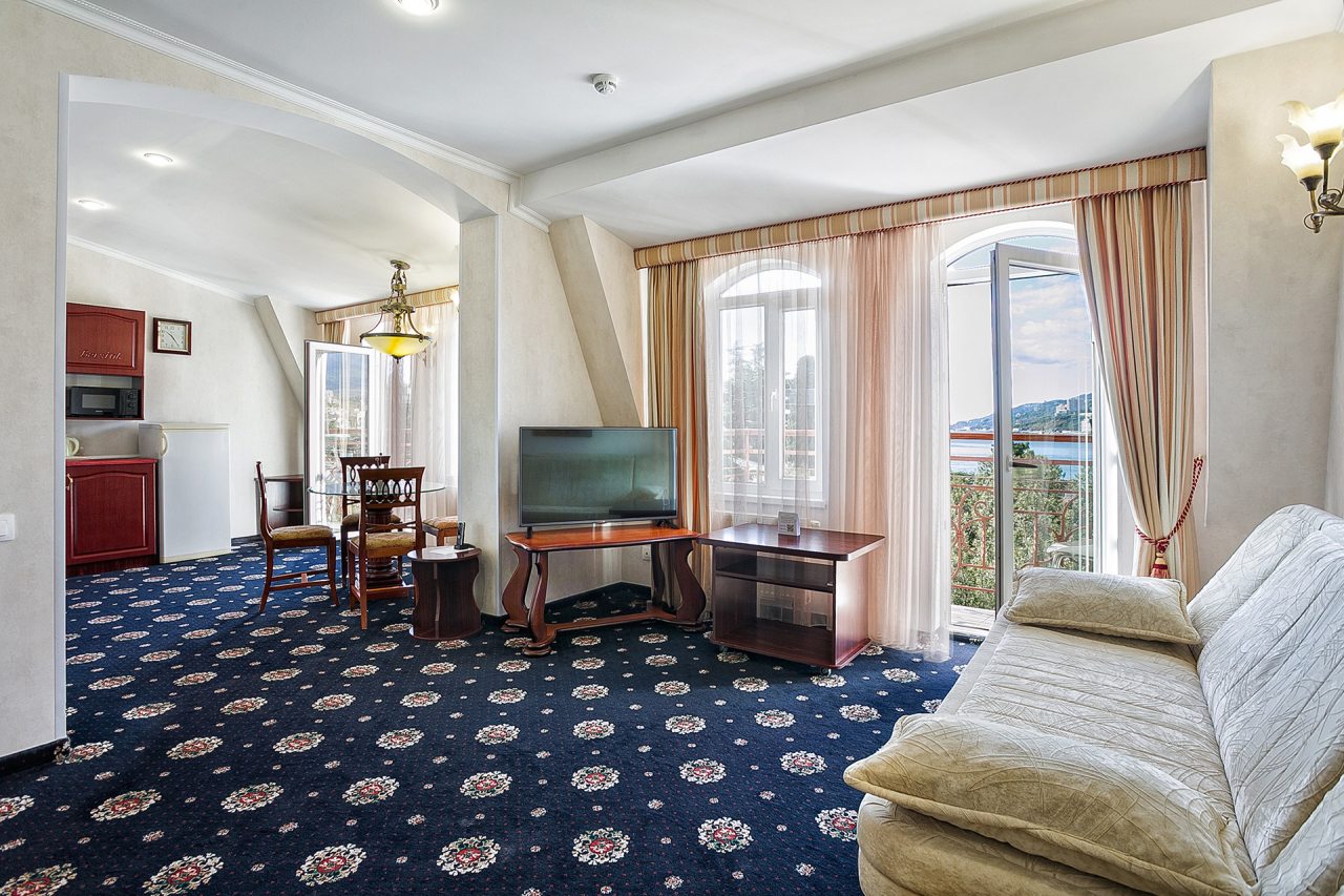 Сьюит (Двухуровневый люкс с видом на море), Отель Бристоль