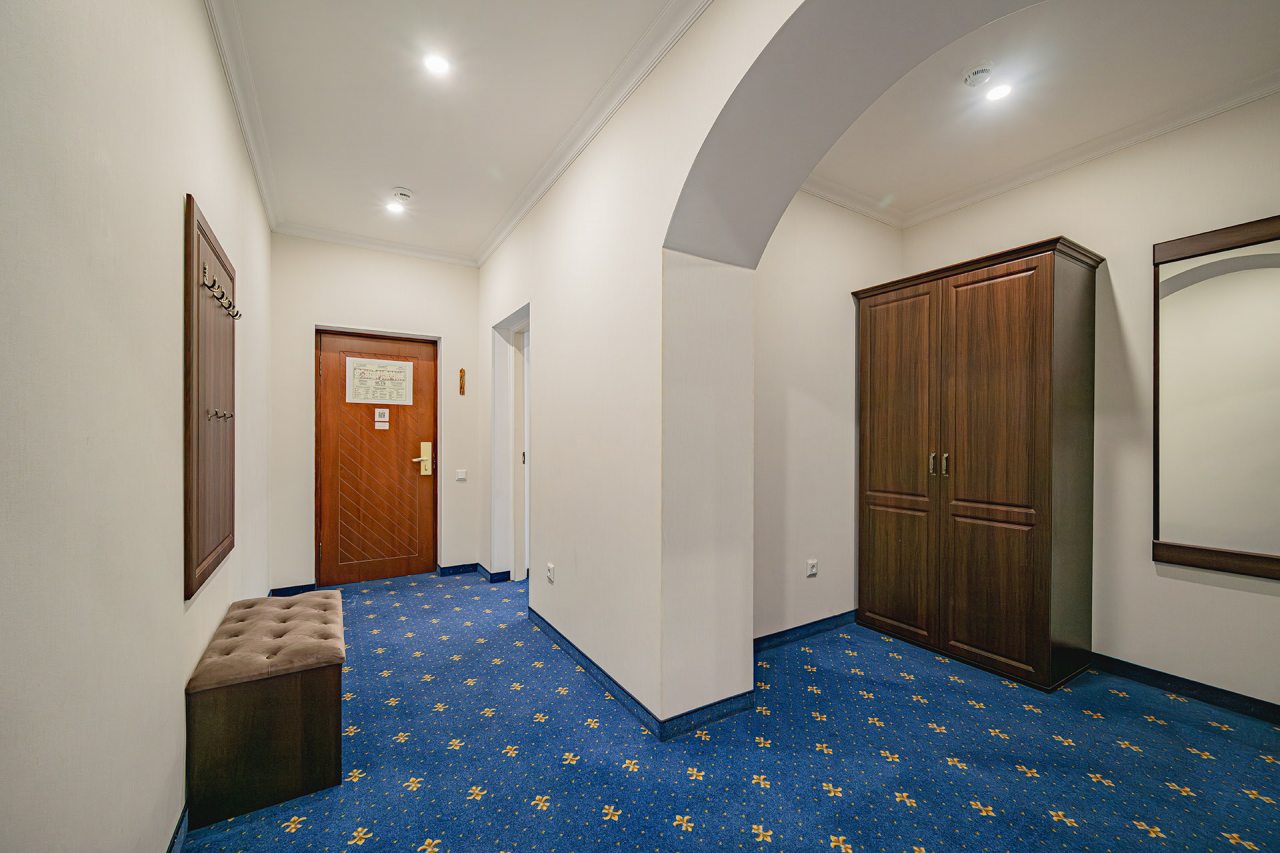 Апартаменты (Апартаменты), Отель Бристоль