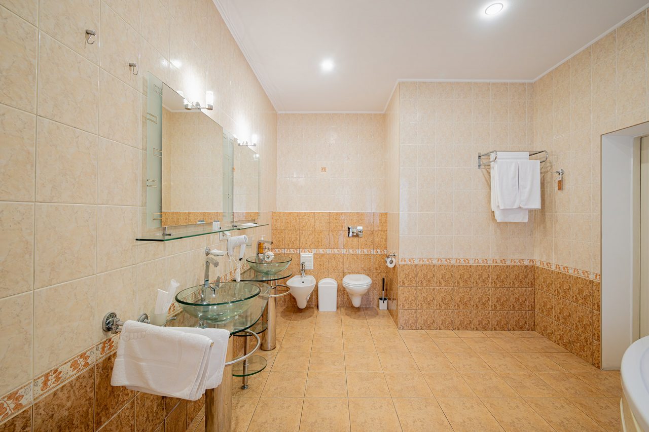 Апартаменты (Апартаменты), Отель Бристоль