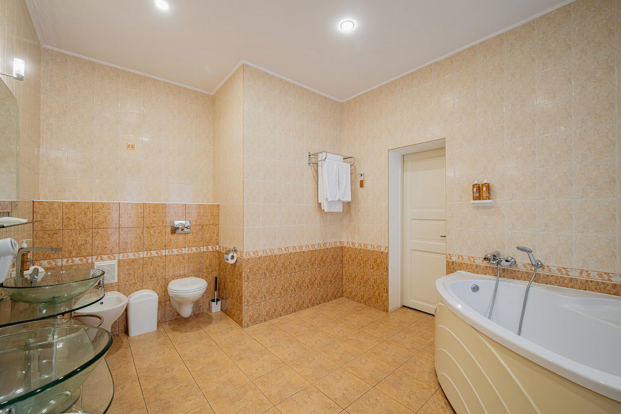 Апартаменты (Апартаменты), Отель Бристоль