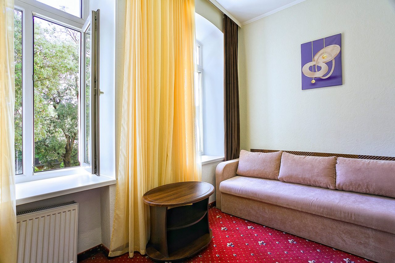 Люкс (Полулюкс), Отель Бристоль