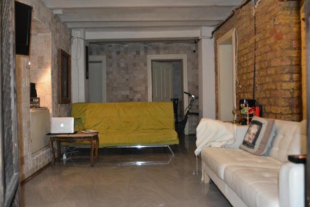 Двухместный (Бюджетный двухместный номер с 1 кроватью) гостевого дома Kaboom Showroom & Guesthouse, Стамбул