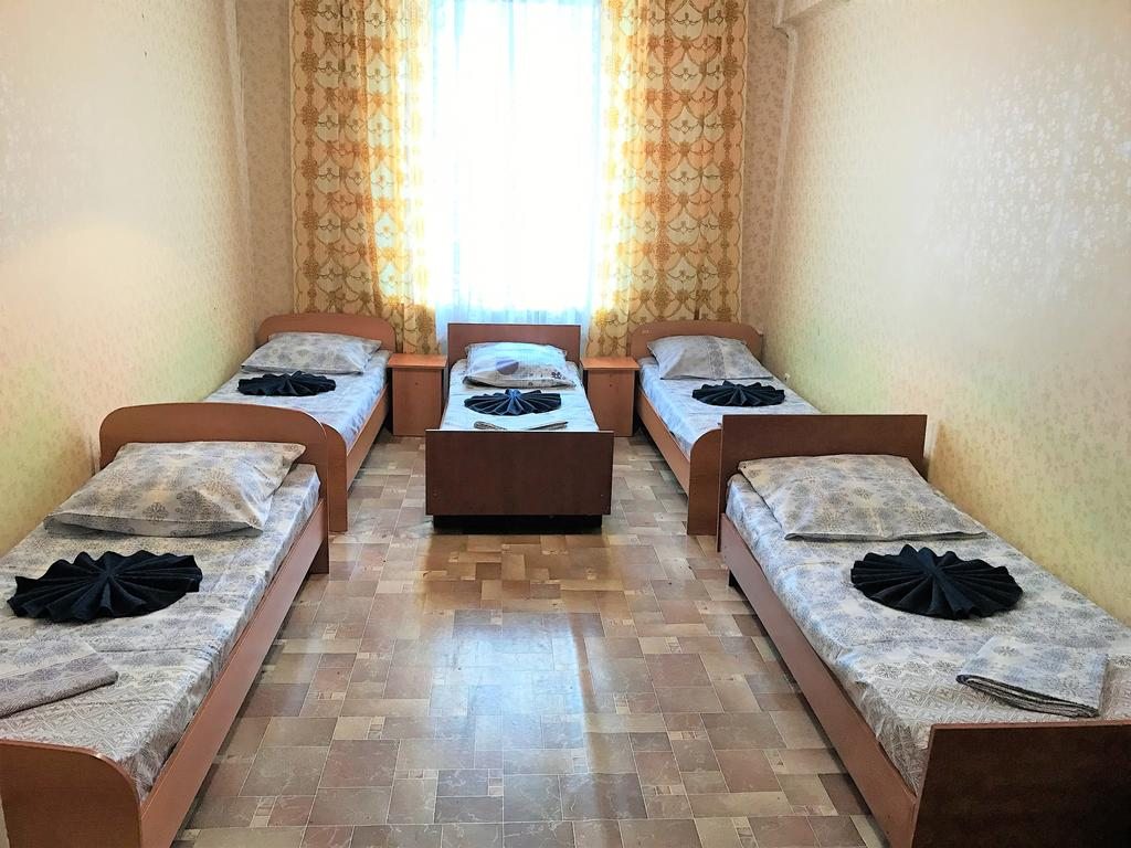 Номер (Кровать в общем 5-местном номере для мужчин и женщин) хостела Общежитие на Ленина 18, Магнитогорск