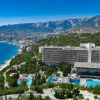 Здание отеля Yalta Intourist (Ялта-Интурист) + Отель Green Park, Ялта