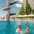 Бассейн в отеле Ялта-Интурист Крым (Hotel Yalta-Intourist)