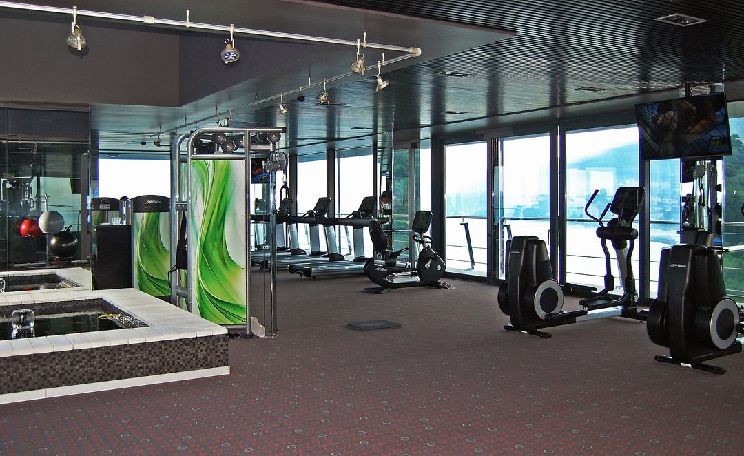 Панорамный фитнес-центр на 16 этаже отеля, Ялта Интурист - Отель Yalta Intourist Green Park
