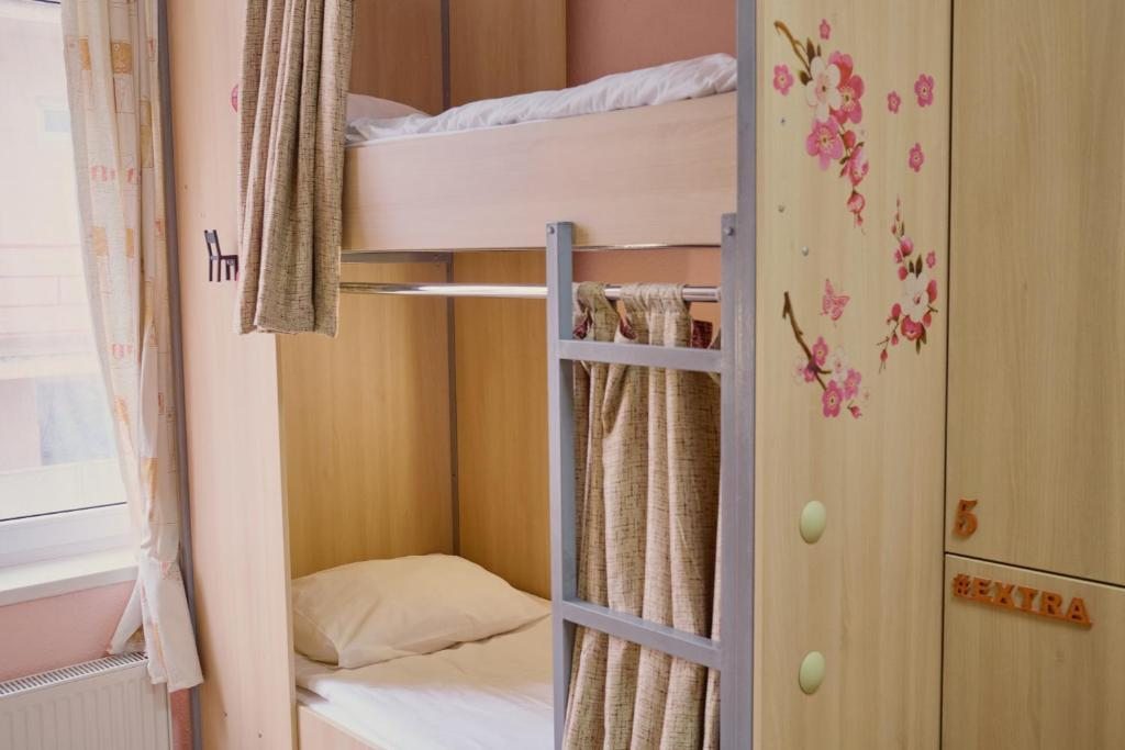 Шестиместный Женский (Кровать в общем 6-местном номере для женщин №1) хостела Флагман, Геленджик