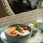 Доставка еды и напитков в номер, Отель Гуамка