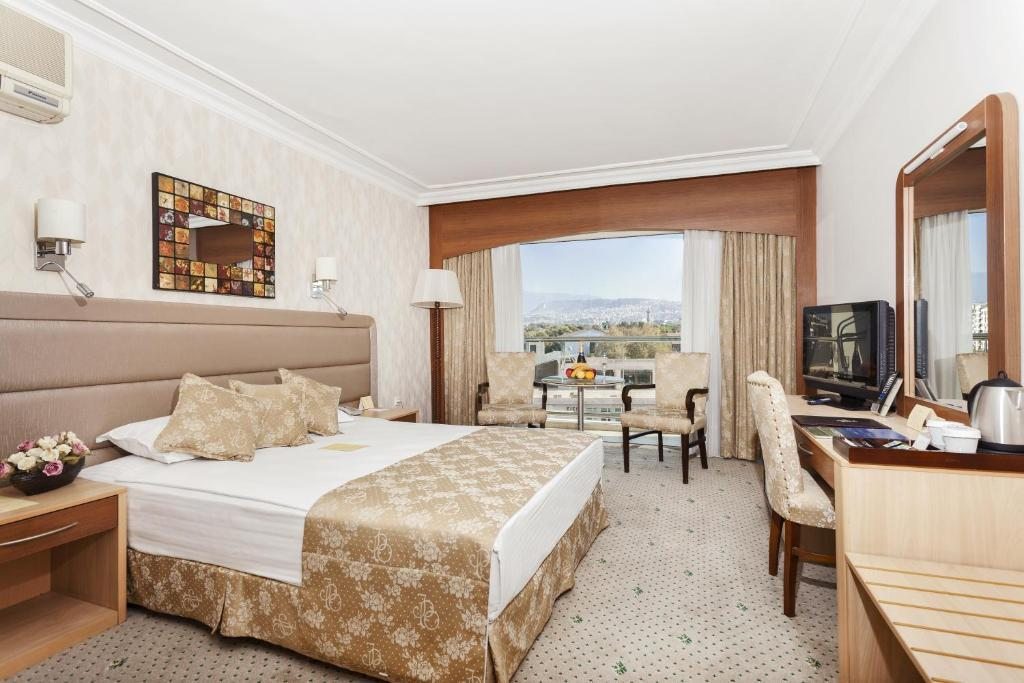 Двухместный (Двухместный номер с 1 кроватью или 2 отдельными кроватями, вид на город) отеля Izmir Palas, Измир