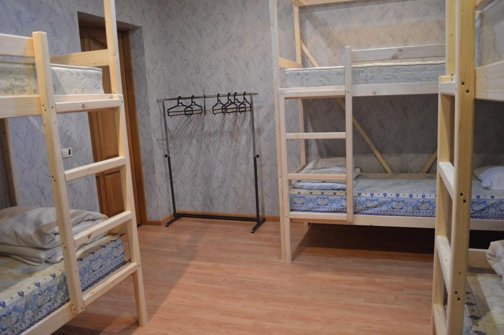 Номер (Кровать в общем 6-местном номере для мужчин) хостела Радуга, Волгоград