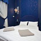 Номер Ночь: столики, бра, вешалки, пуфики, зеркало, стеллаж