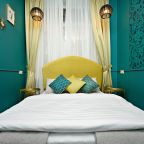 Изумруд: бра, вешалка, зеркало, стол, стул.