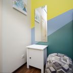 Парус: бра, вешалка, зеркало, стол, стул, пуфик, комод.