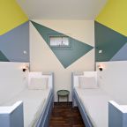 Парус: бра, вешалка, зеркало, стол, стул, пуфик, комод.