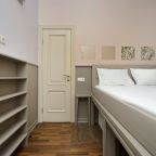 Нежность: бра, вешалка, зеркало, стул, стеллаж, В/К.