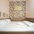 Нежность: бра, вешалка, зеркало, стул, стеллаж, В/К.