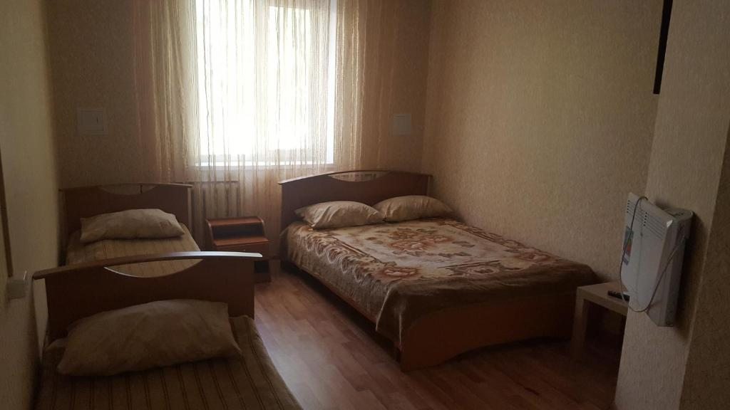 Трехместный (Трехместный номер «Комфорт» с душем) отеля В Дорожном, Сургут