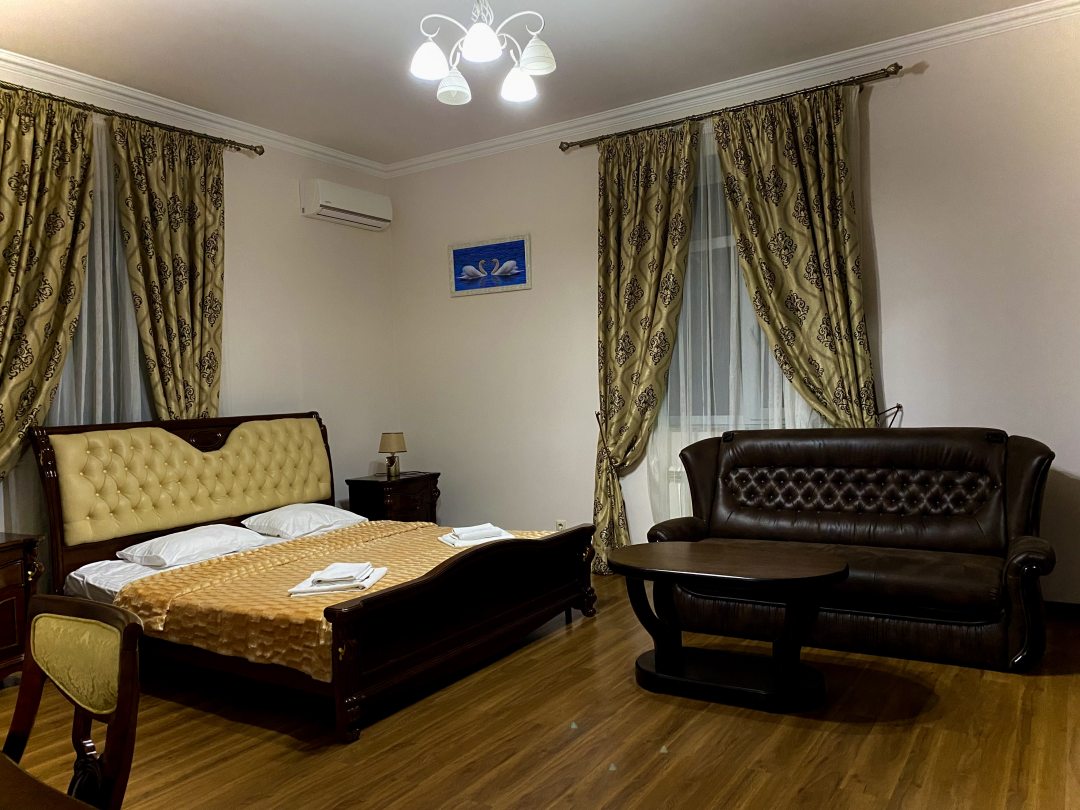 Полулюкс (Улучшенный комфорт) гостиницы Kristi, Ессентуки