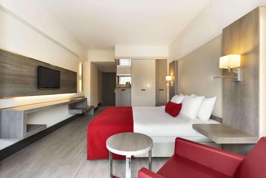 Двухместный (Номер Делюкс с кроватью размера «queen-size») отеля Ramada Plaza Izmir, Измир