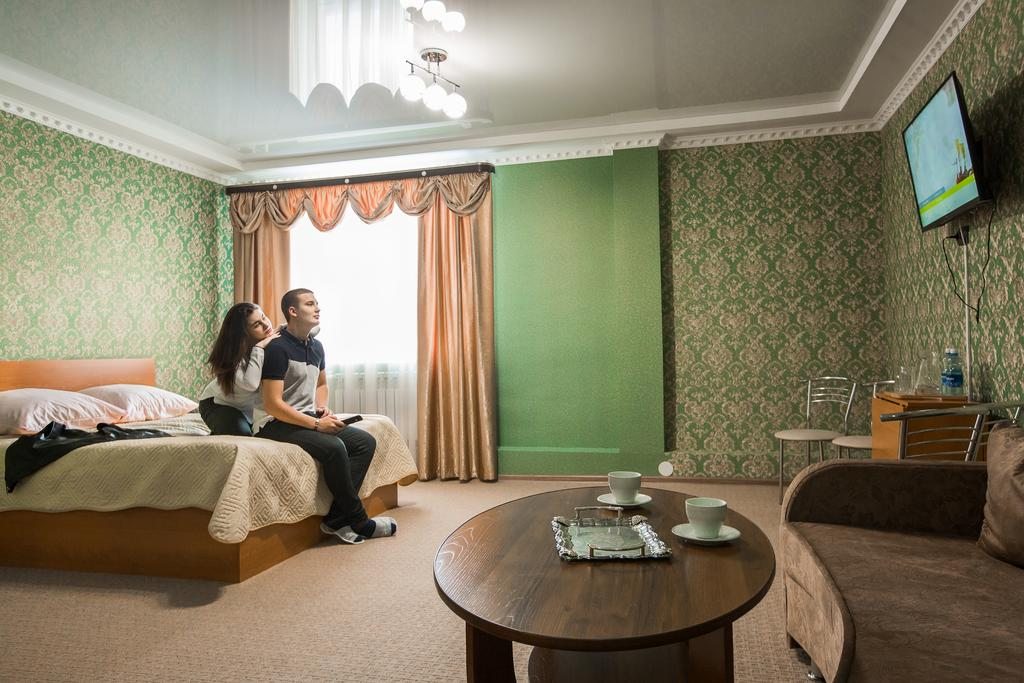 Двухместный (Двухместный номер Делюкс с 1 кроватью и душем) отеля Inn Men`s House, Якутск