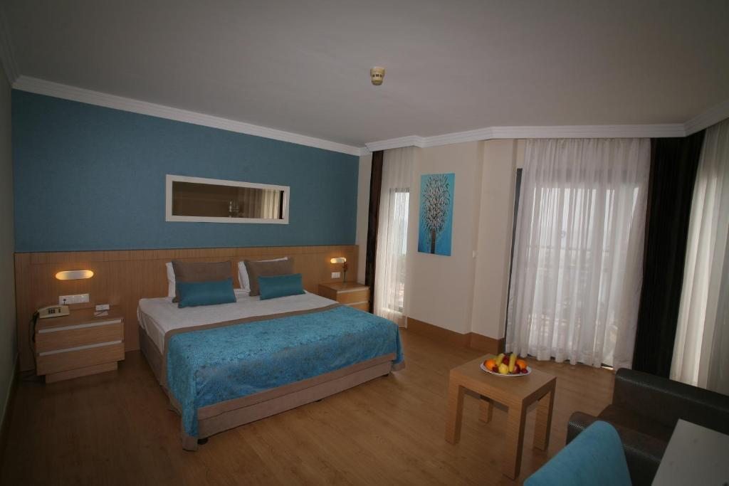 Двухместный (Специальное предложение - Стандартные номера для групп с видом на море - 5 двухместных номеров с 1 кроватью) курортного отеля Limak Limra, Кемер