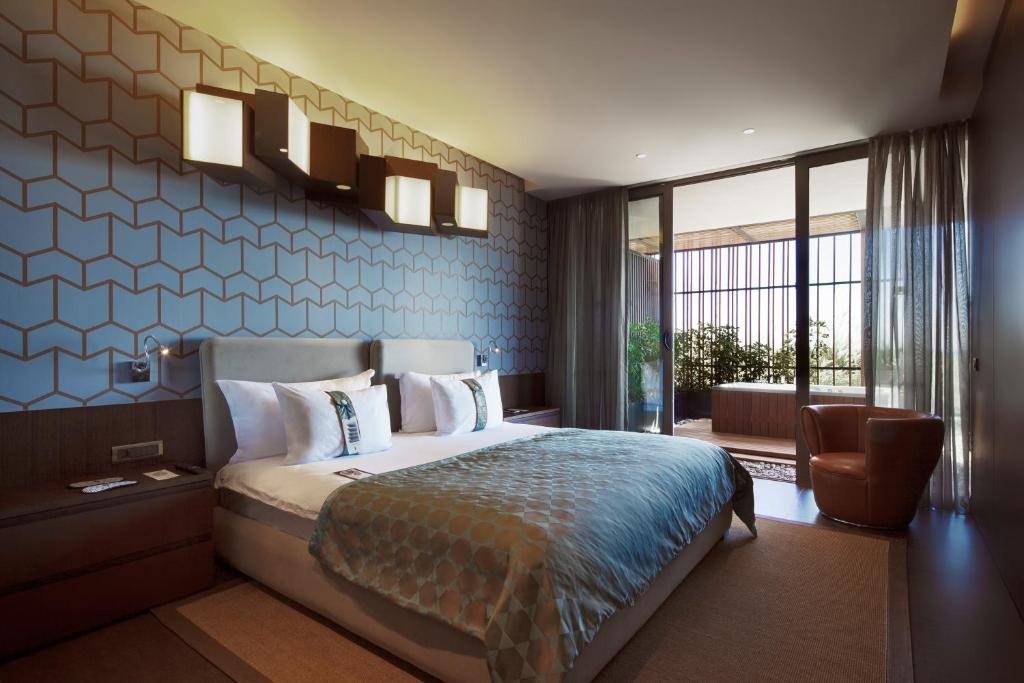Семейный (Семейный люкс «Роял Резиденс» с видом на море) отеля Maxx Royal Kemer Resort, Кемер