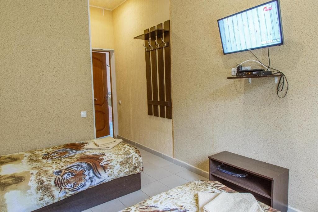 Двухместный (Двухместный номер с 2 отдельными кроватями и душем) мотеля Арин-Берд, Данилов