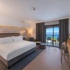 Двухместный (Номер с кроватью размера «king-size» и видом на море), DoubleTree By Hilton Antalya-Kemer